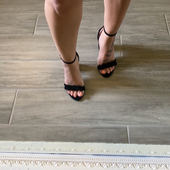 Black loft beautiful sandals. - Picture 5 of 7